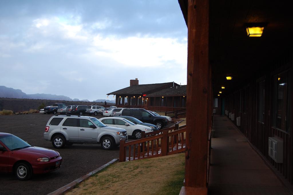 The Rim Rock Inn ทอร์รีย์ ภายนอก รูปภาพ
